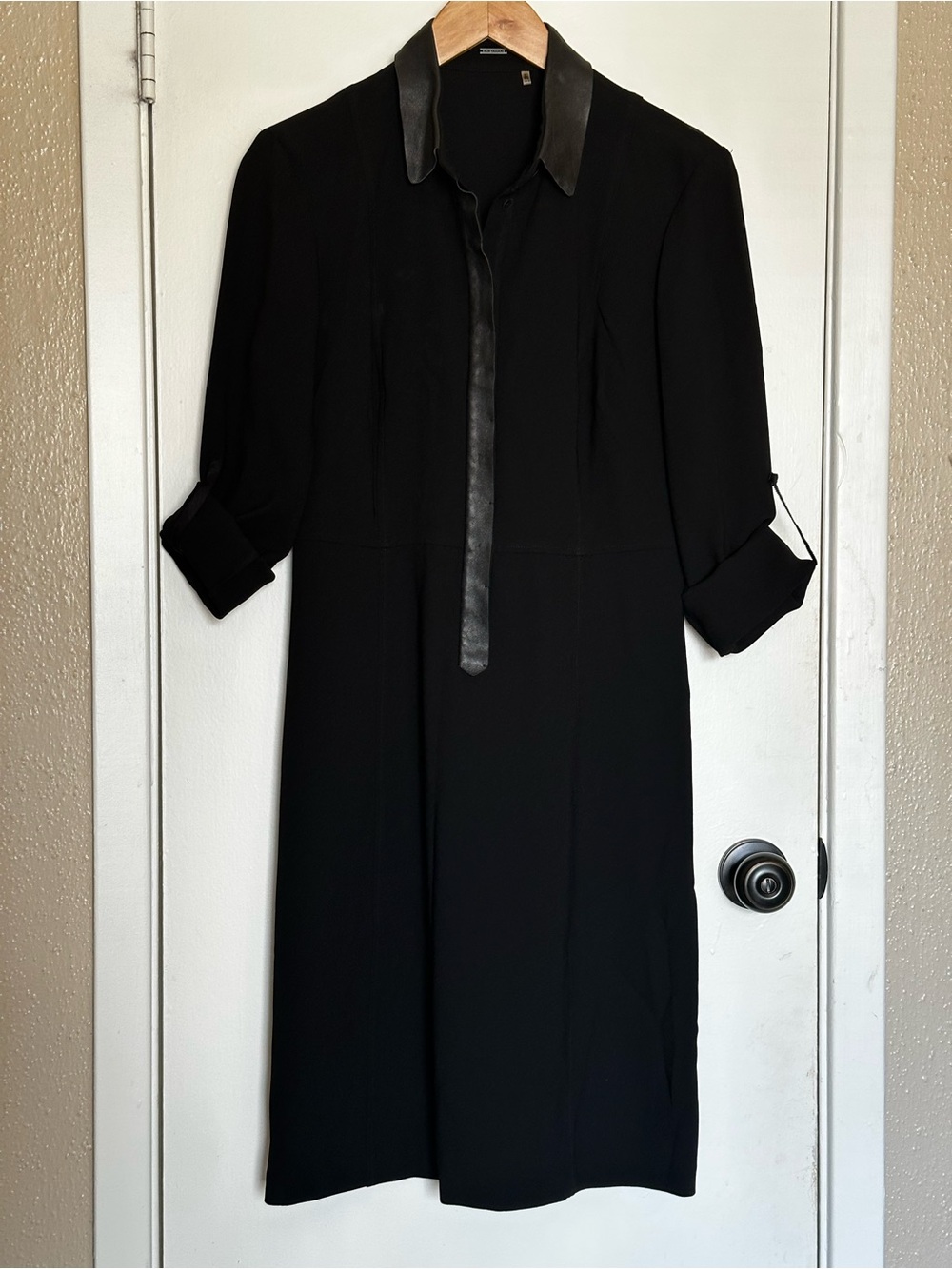 Elie Tahari Black Triacetate Shirtdress. Trim: 100% Lamb Leather Size 8